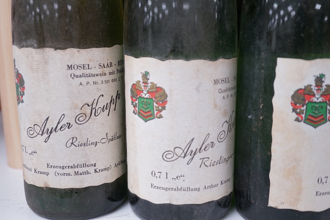 14 bottles of Ayler Kupp Riesling-Auslese 1979, 8 various other bottles of Riesling and two bottles of Tokay d’Alsace 1989 (24)